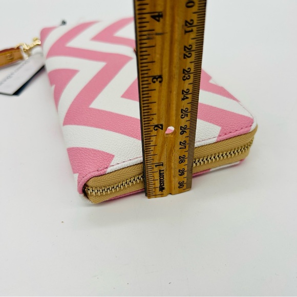 Dooney & Bourke Pink & White Chevron Large Wallet Wristlet NWT - Picture 8 of 8